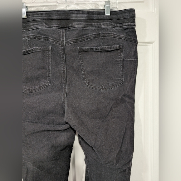 D. Jeans Black Skinny Denim Jeans in Size 20W (Pull On Style) - Picture 8 of 11